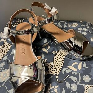 AEROSOLES Shiny Silver Heels